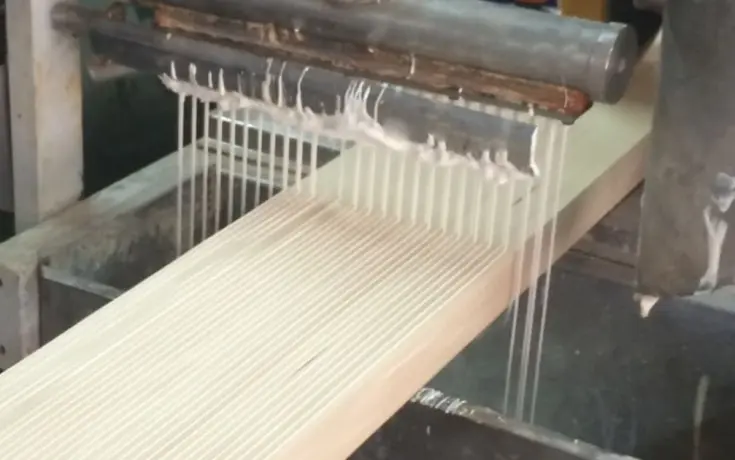 Склеивание ламелей перед прессованием